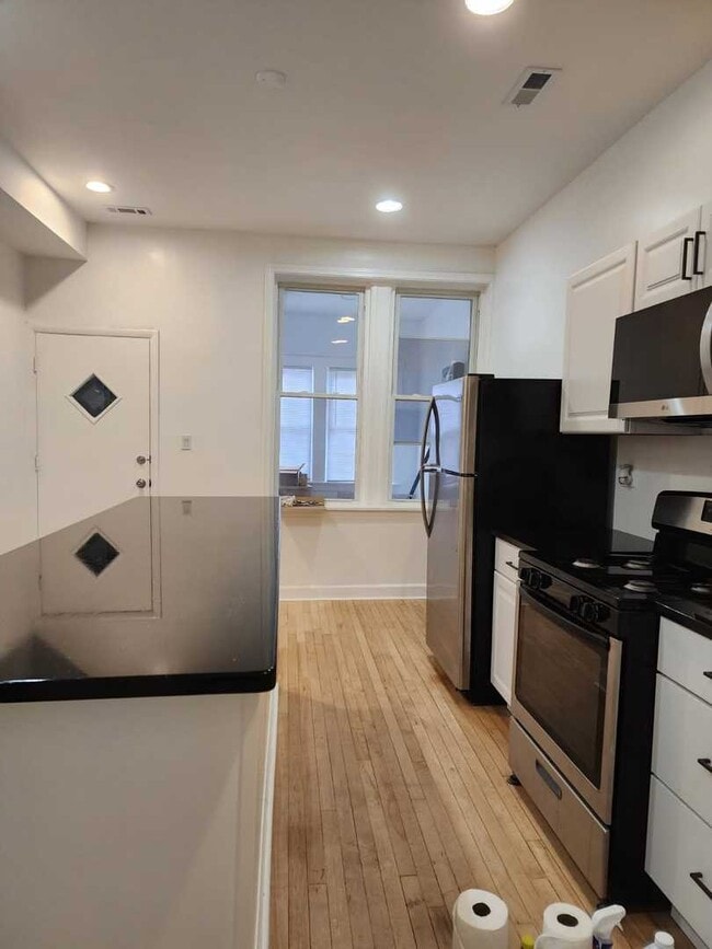 Foto del edificio - 820 N Leavitt St