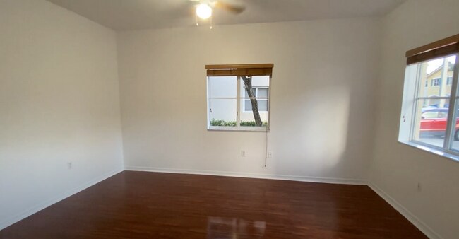 Building Photo - Beautiful, recently renovated 3 bedrooms, ...