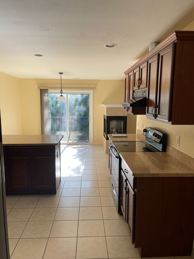 Foto del edificio - Beautiful 2 bed 2 bath upper Utica 1710 sq...