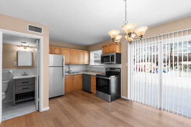 Building Photo - 445 Olian Dr