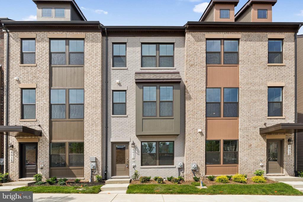 Foto principal - 6018 Beake St