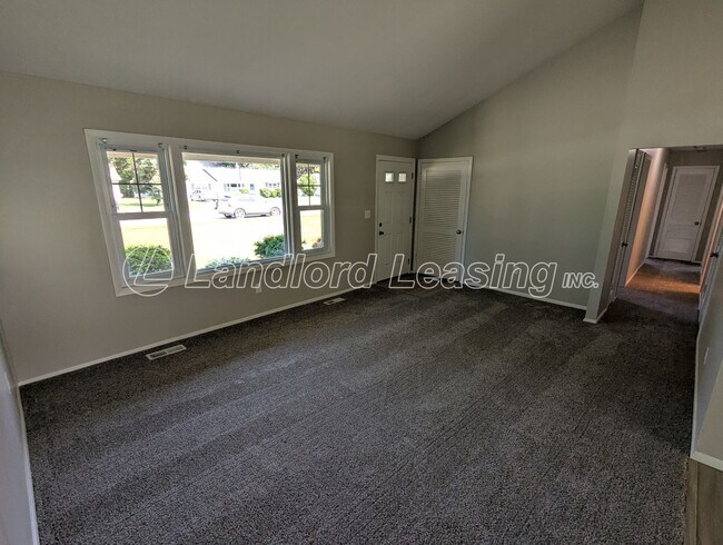 Foto del edificio - Charming 3-Bedroom Ranch with Updates in A...