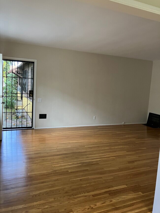 Living room - 4509 Tujunga Ave