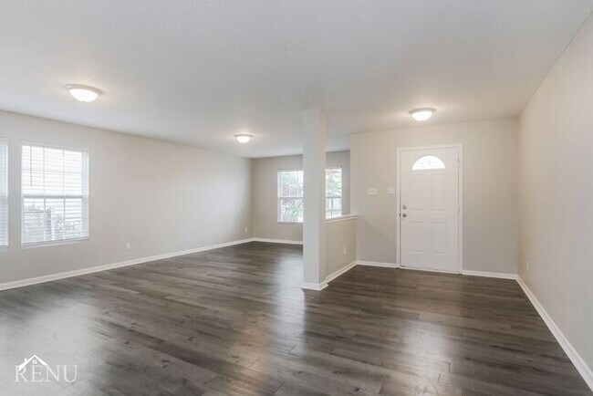 Building Photo - 8254 Retreat Ln
