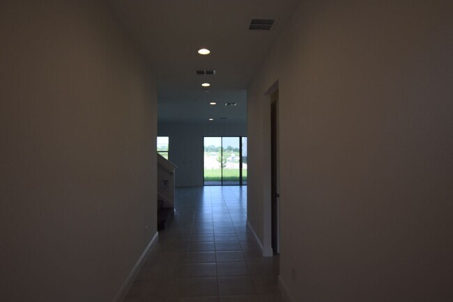 Building Photo - 5 Bedroom, 3 Bath Single Family Home, For ...