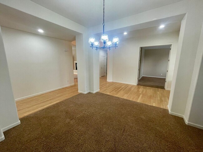 Building Photo - Beautiful Home in ArrowCreek!