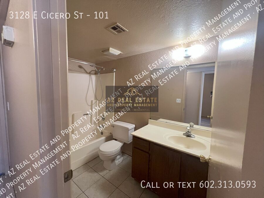 Primary Photo - 3128 E Cicero St