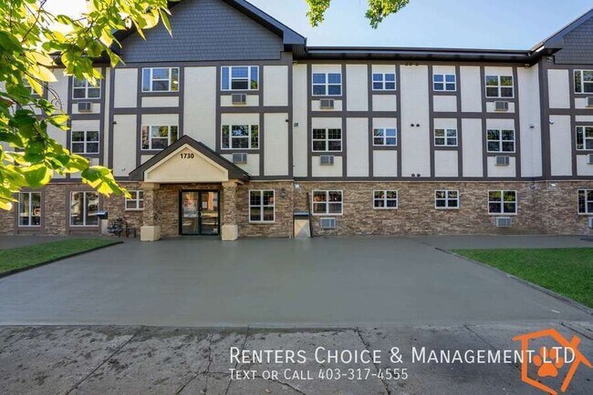 Photo du bâtiment - Senior Living in The Edwards - 1 Bedroom, Pet Friendly