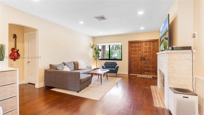 Foto del edificio - 619 SW 20th Rd