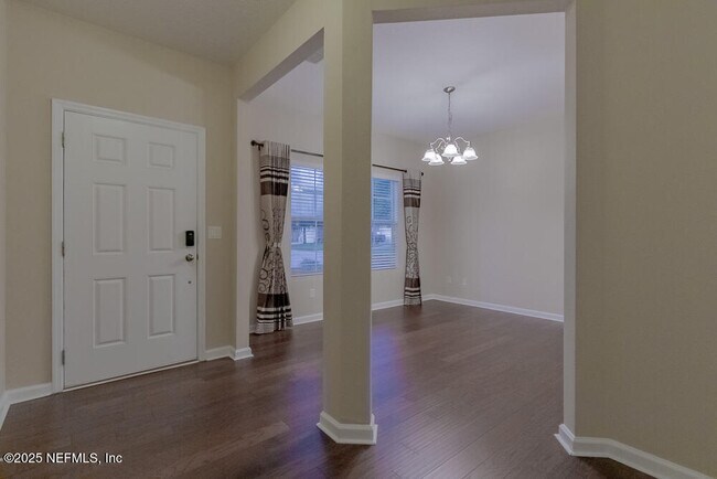 Foto del edificio - 4586 Temple Lakes Dr