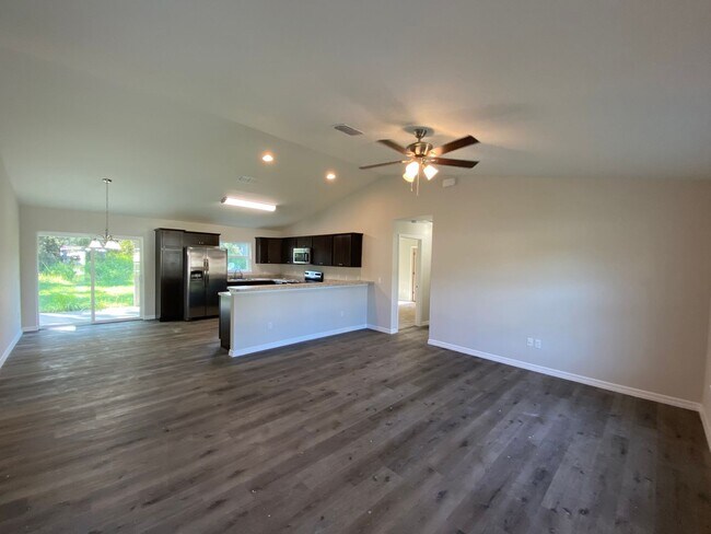 Foto del edificio - Custom Home - Desirable SE Ocala Neighborhood 3/2/2 **Won't Last**