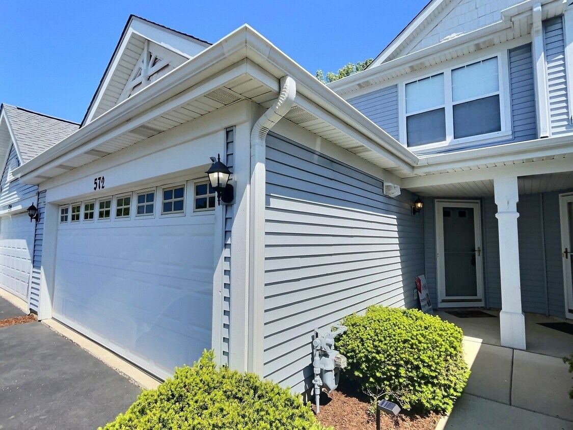 572 Jennifer Cir, Mundelein, IL 60060 Townhome Rentals in Mundelein