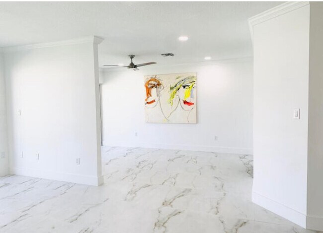 Building Photo - 331 Tequesta Dr