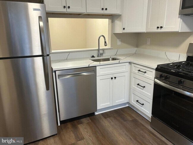 Foto del edificio - 804 Briarwood Ct