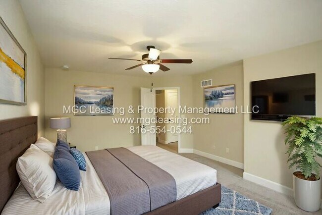 Foto del edificio - Eagle Creek Townhome - Unlock One Month Free with a May Move-In & 13-Month Lease