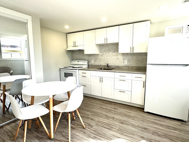 Photo du bâtiment - 1495 Gladstone Ave