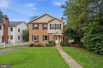 Building Photo - 2918 Monroe Pl