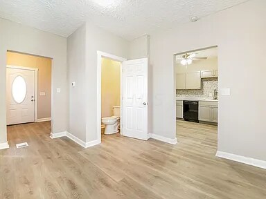 Foto del edificio - 597 Seymour Ave