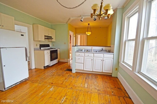Building Photo - 2 Roslyn Pl