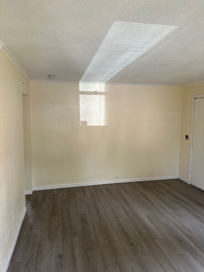 Foto del edificio - North Gate - Cozy 2 bed/ 1 bath house with huge front/back yard!