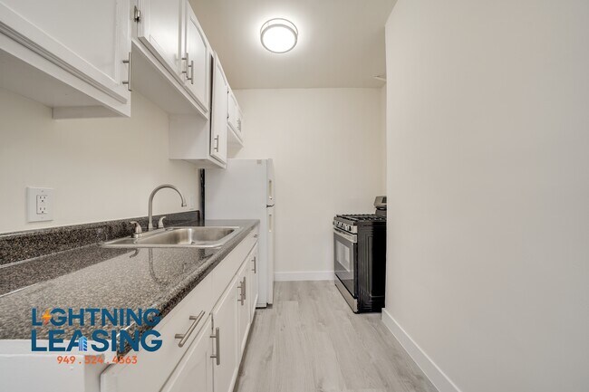 Building Photo - 1518 3/5 Wilton -112D