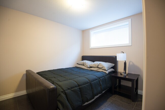 Photo du bâtiment - 820 Cumberland Ave S