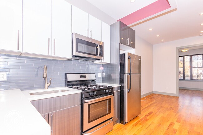 Building Photo - 17 Locust St