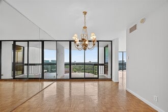 Building Photo - 5001 Woodway Dr