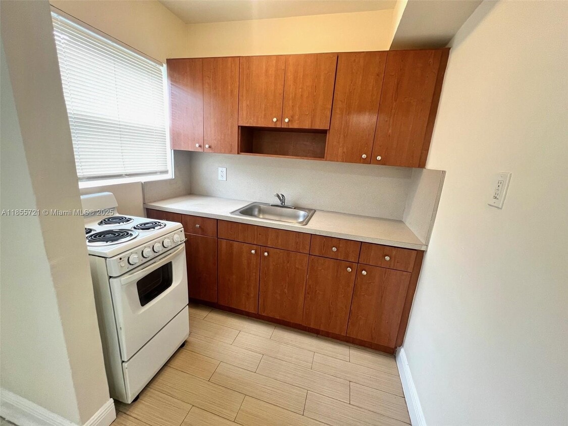 Foto principal - 698 NE 85th St