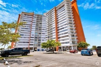 Building Photo - 1351 NE Miami Gardens Dr