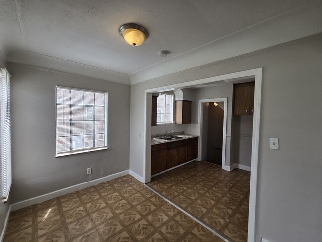 Foto del edificio - 9585 Robson St