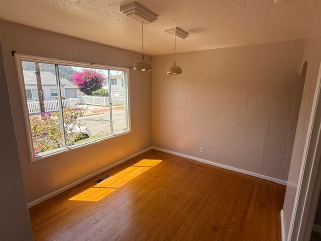 Foto del edificio - 3-Bedroom Single Family Home in Richmond Annex / El Cerrito Area