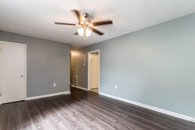 Building Photo - 211 Ln of Sir Kay