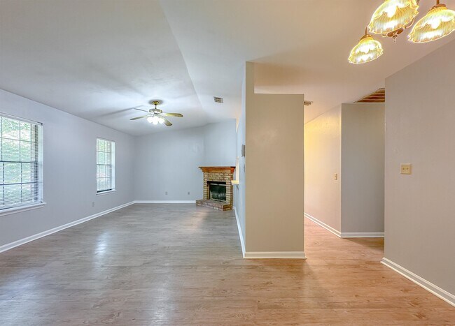 Building Photo - 189 Whetherbine Way E