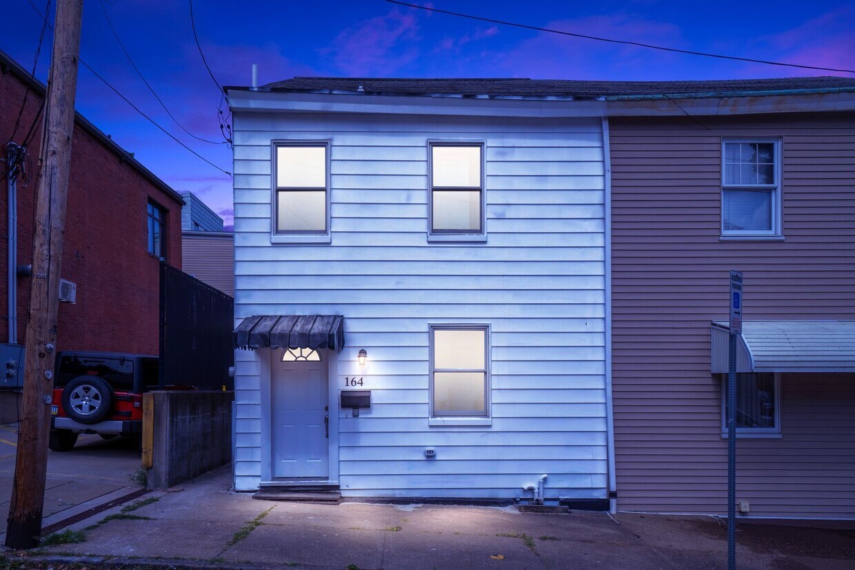 Luxury 3 bed 2 bath, large courtyard, amaz... - Luxury 3 bed 2 bath, large courtyard, amaz...