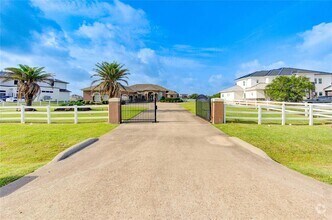 Building Photo - 5942 Sagamore Bay Ln