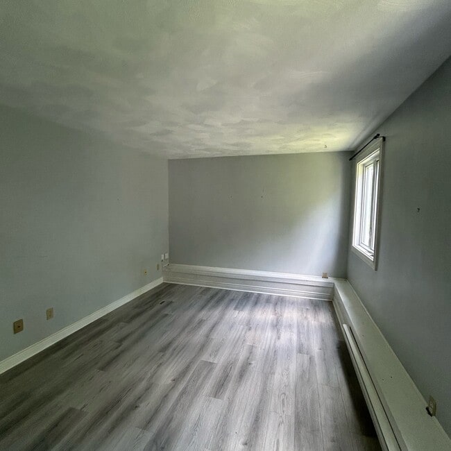 Building Photo - 80 Glasier Rd