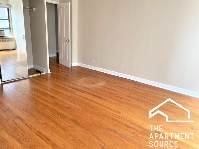Foto del edificio - 4180 N Marine Dr