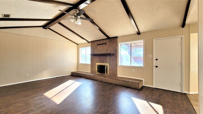 Foto del edificio - Fabulous home in lovely, convenient neighborhood