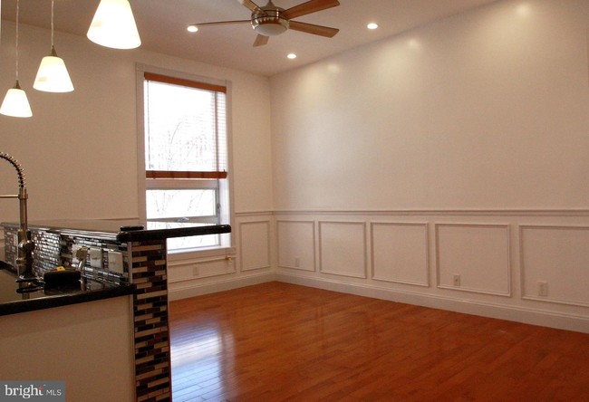 Building Photo - 140 S 11th St