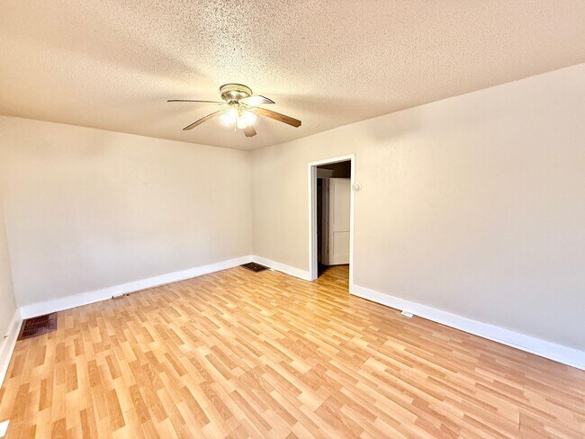 Foto del edificio - 1121 E 6th St