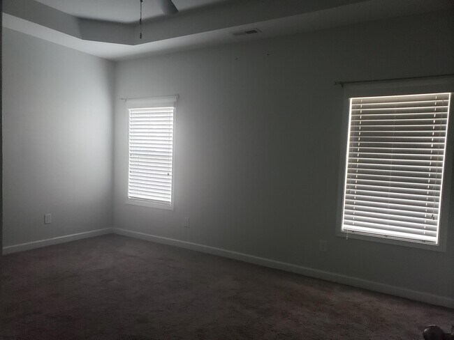 Building Photo - 2332 Courtland Dr