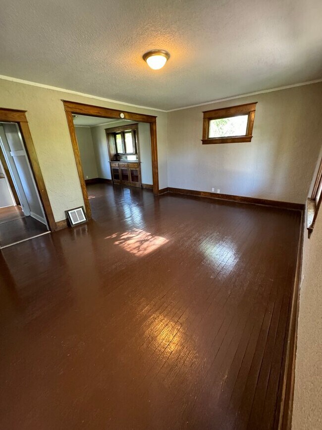 Foto del edificio - 414 Rose Ln