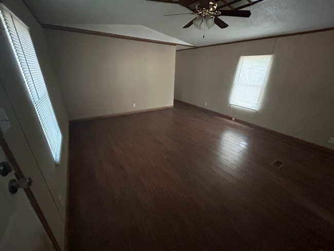 Building Photo - 1096 Clara Ln