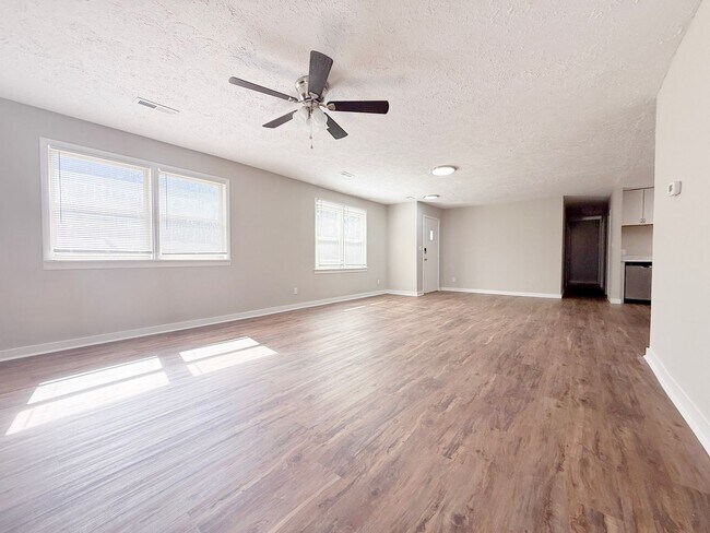 Foto del edificio - Newly Renovated 3-Bedroom Home with Fenced Backyard and Covered Patio in Cookeville