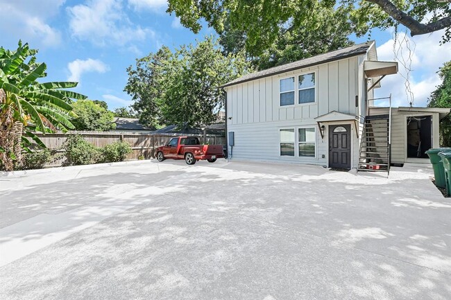 Building Photo - 309 Clifton St