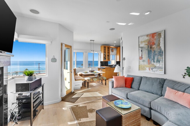 Virtually staged - 207 42nd St
