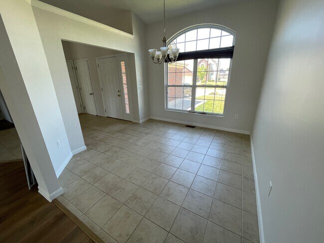 Foto del edificio - 5022 Dayflower Dr