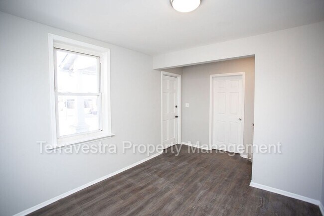 Building Photo - 134  East High St Unit 1
