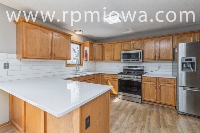 Foto del edificio - GREAT LOCATION!! 4 Bedroom, 3.5 Bathroom Home in West Des Moines